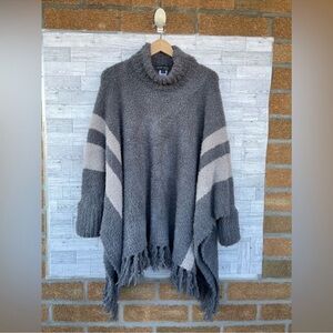 Barefoot Dreams One Size Cozy Chic Beach
Fringe Lounge Poncho In gray/tan XL